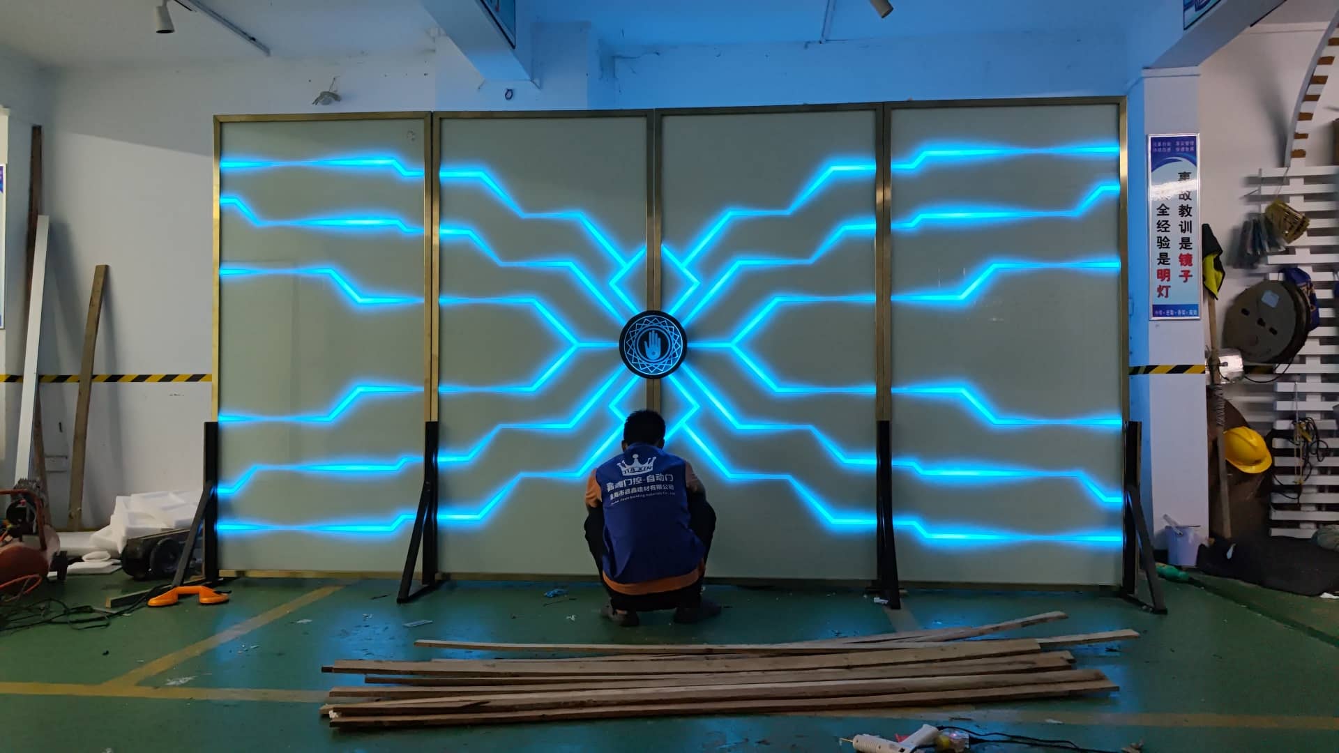 科幻装置掌纹识别门