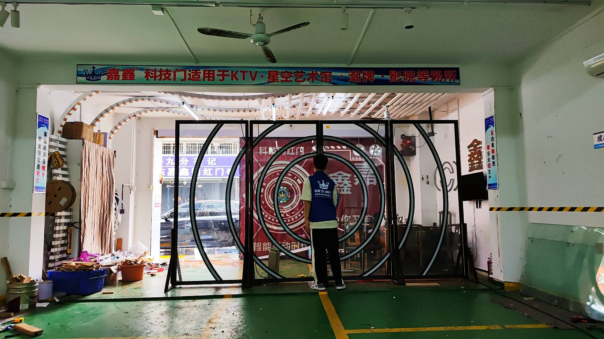 科技星际太空舱门