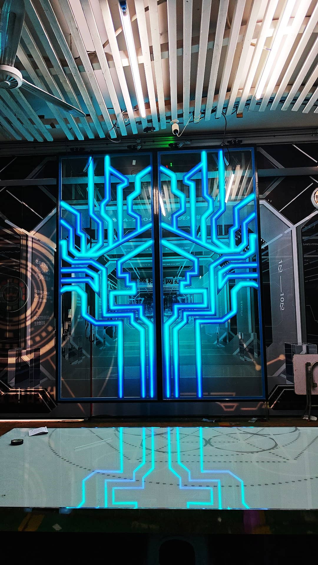 手掌触摸感应网红门 任意尺寸造型定制