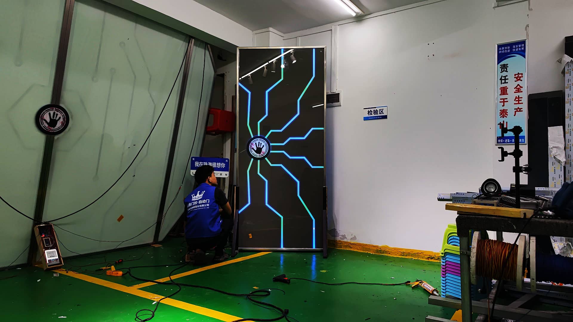 展厅创意手掌网红门批发生产