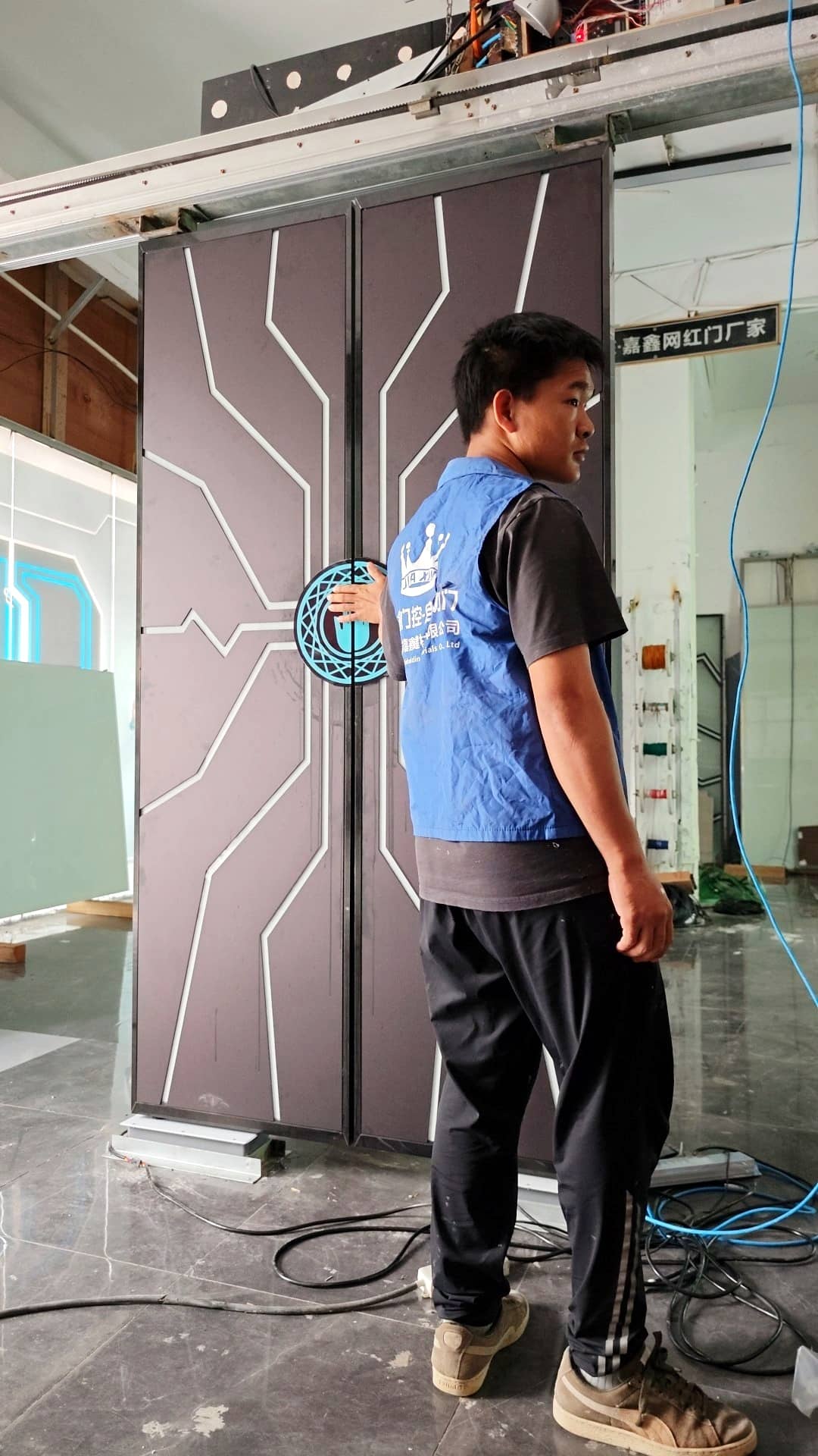 90度平开电动地弹簧网红门